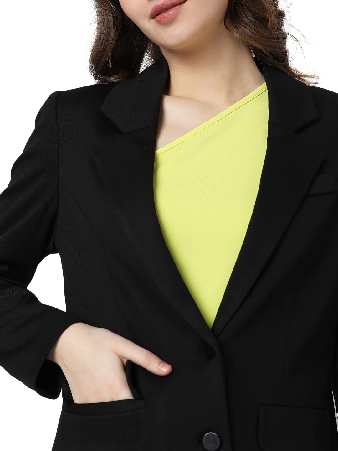 Laveena : Women Black blazer (Polyester and 20%Rayon)